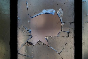 Один из игроков "Спераниса" разбил стекло на стадионе в Ниспоренах после поражения от ФК "Фэлешть" Один из игроков "Спераниса" разбил стекло на стадионе в Ниспоренах после поражения от ФК "Фэлешть"