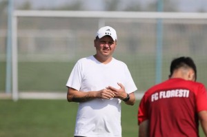 Николай Цуркан: "После первых туров "Зимнего кубка" у 5 наших игроков появились боли в спине из-за жесткого покрытия на "Реал-Сукчесе", где мы вынуждены были играть" Николай Цуркан: "После первых туров "Зимнего кубка" у 5 наших игроков появились боли в спине из-за жесткого покрытия на "Реал-Сукчесе", где мы вынуждены были играть"